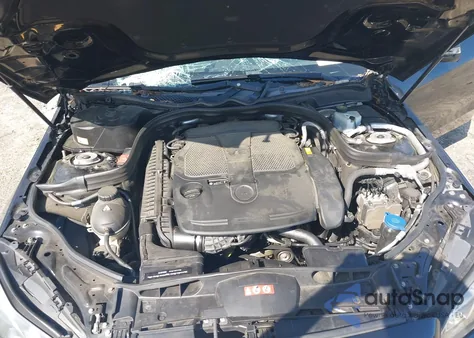 2016 Mercedes-Benz E 350 z USA, uszkodzony, nr VIN WDDHF5KB1GB214111